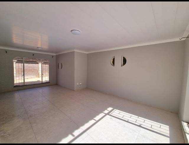 3 BEDROOM HOUSE FOR SALE IN ARCON PARK